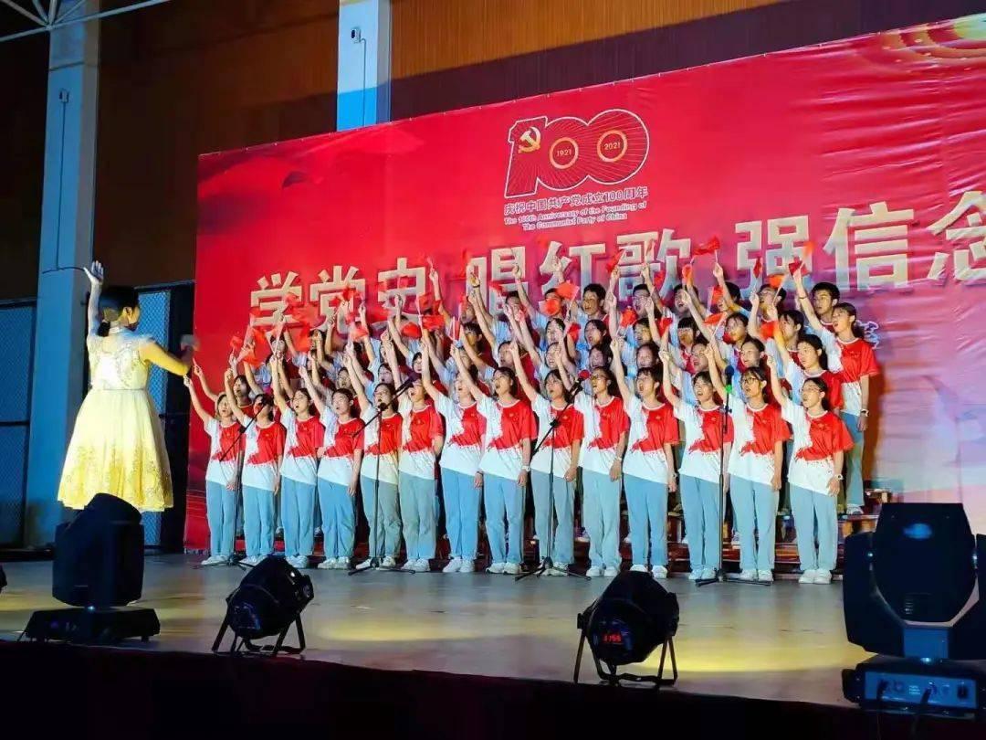 瓜米石制砂机也可以叫瓜米石对辊破碎机