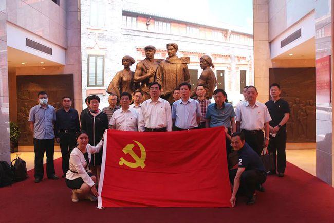 如何说服家长同意自己去成绩没自己好的同学家玩？